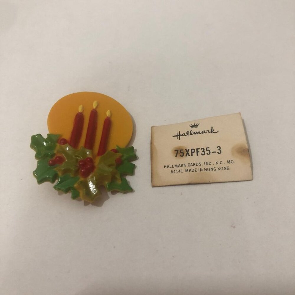 *New Vintage Hallmark Christmas Candles and Holly Lapel Pin Brooch
